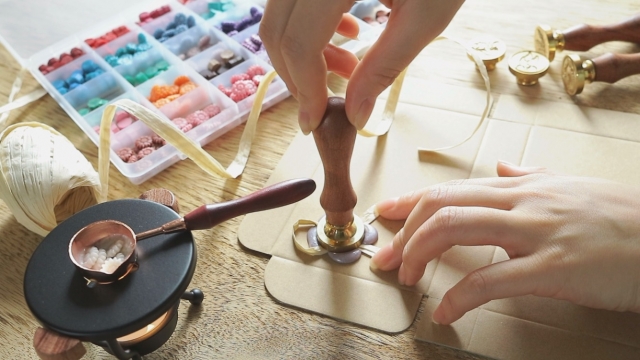 ギフトラッピングにも使えるシーリングワックス