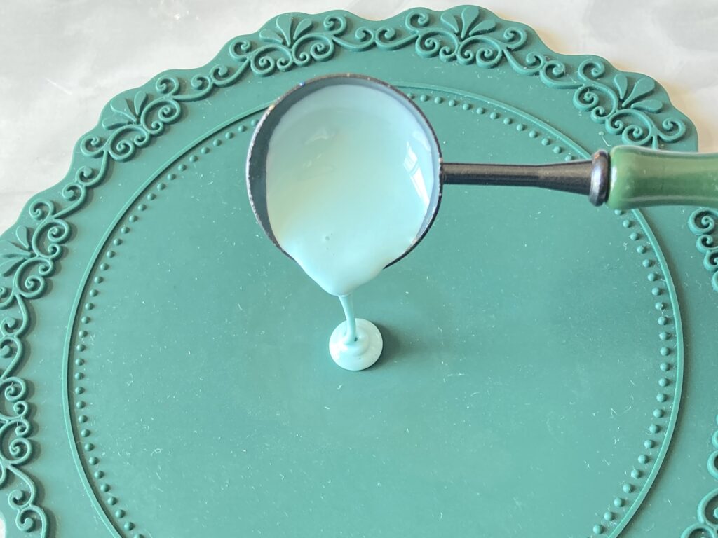 ワックスを垂らしてる様子