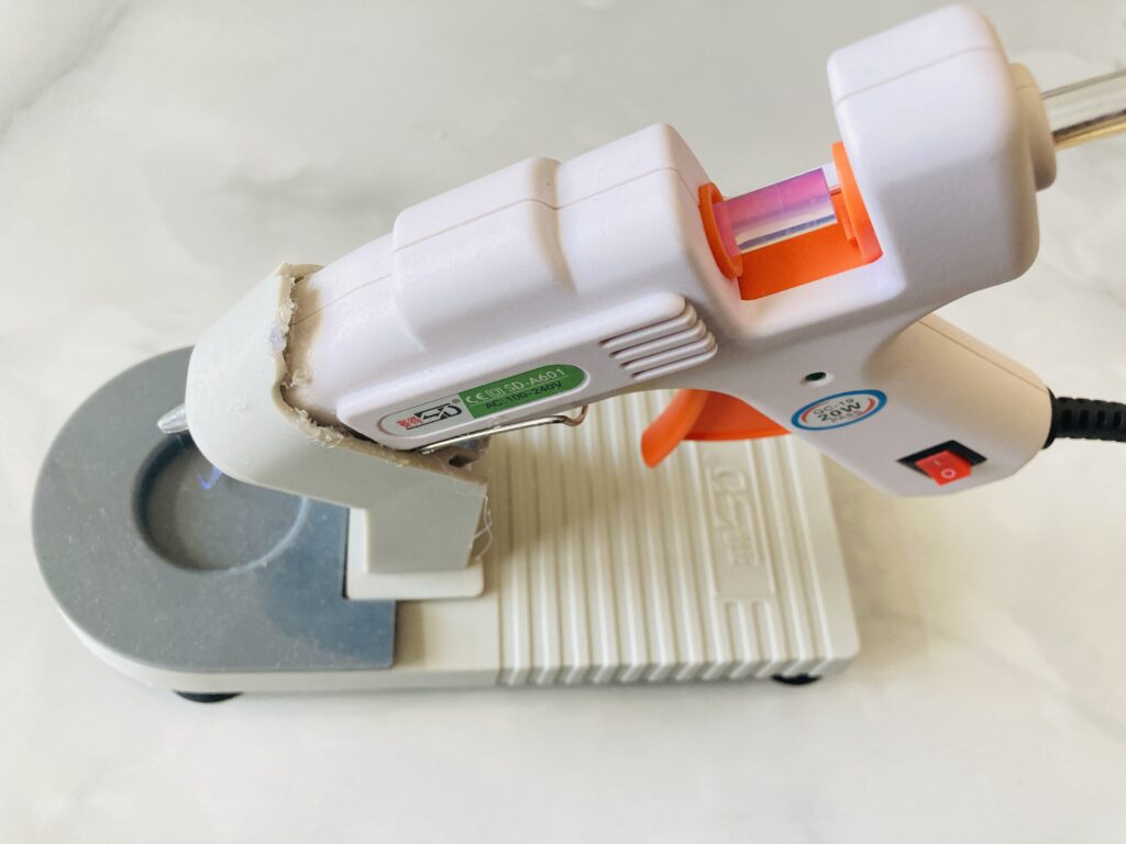 グルーガンホルダー