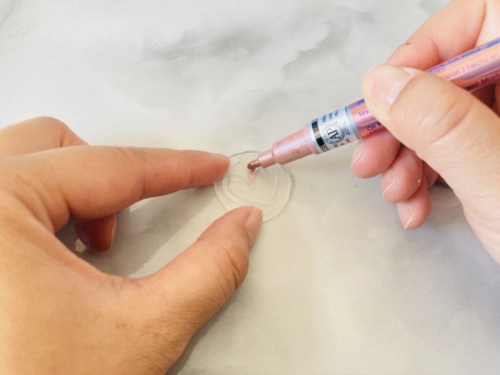 メタリックペンで着色する